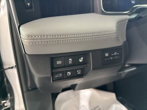 Used 2019 Toyota Avalon Limited w/ Advanced Safety Package FWD image 20
