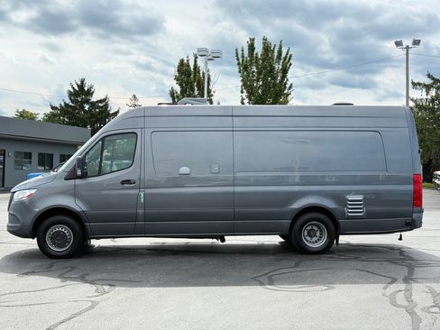 Used 2021 Mercedes-Benz Sprinter 4500 image 7