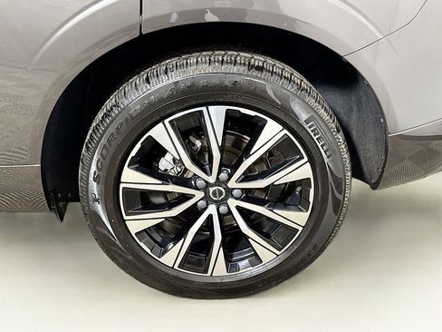 Used 2023 Volvo XC60 B5 Plus image 29