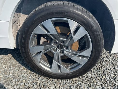 Used 2022 Audi e-tron Premium Plus w/ Premium Plus Package image 10