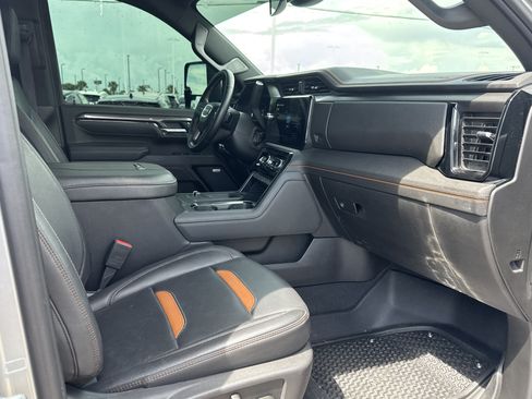 Used 2025 GMC Sierra 2500 AT4 AWD/4WD image 13