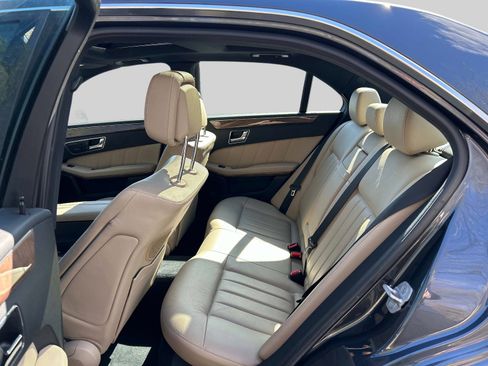 Used 2011 Mercedes-Benz E 550 4MATIC Sedan image 9