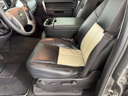 Used 2014 Chevrolet Silverado 2500 LT w/ Interior Plus Package image 7