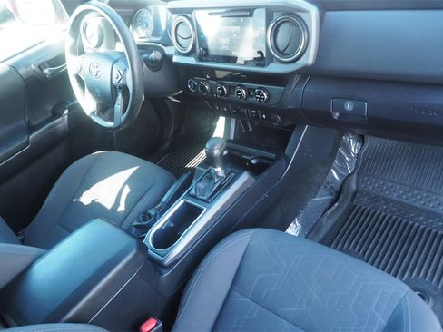 Used 2018 Toyota Tacoma TRD Off-Road w/ Technology Package image 23