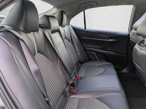Used 2019 Toyota Camry SE image 18