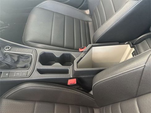 Used 2024 Volkswagen Jetta SE image 22