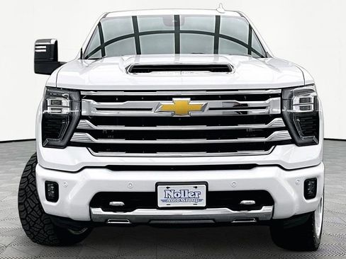 Used 2024 Chevrolet Silverado 2500 High Country AWD/4WD image 3