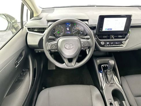 Used 2025 Toyota Corolla LE image 3