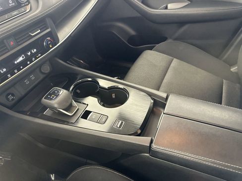 Used 2024 Nissan Rogue SV FWD image 21