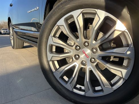 Used 2023 GMC Yukon Denali w/ LPO, Floor Liner Package image 6