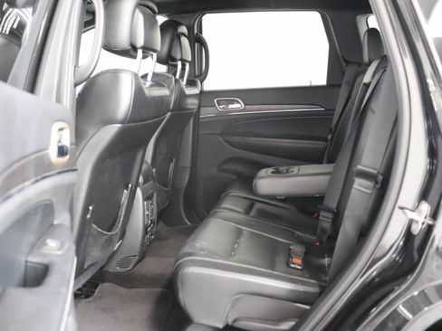 Used 2016 Jeep Grand Cherokee Limited w/ Luxury Group II RWD image 16