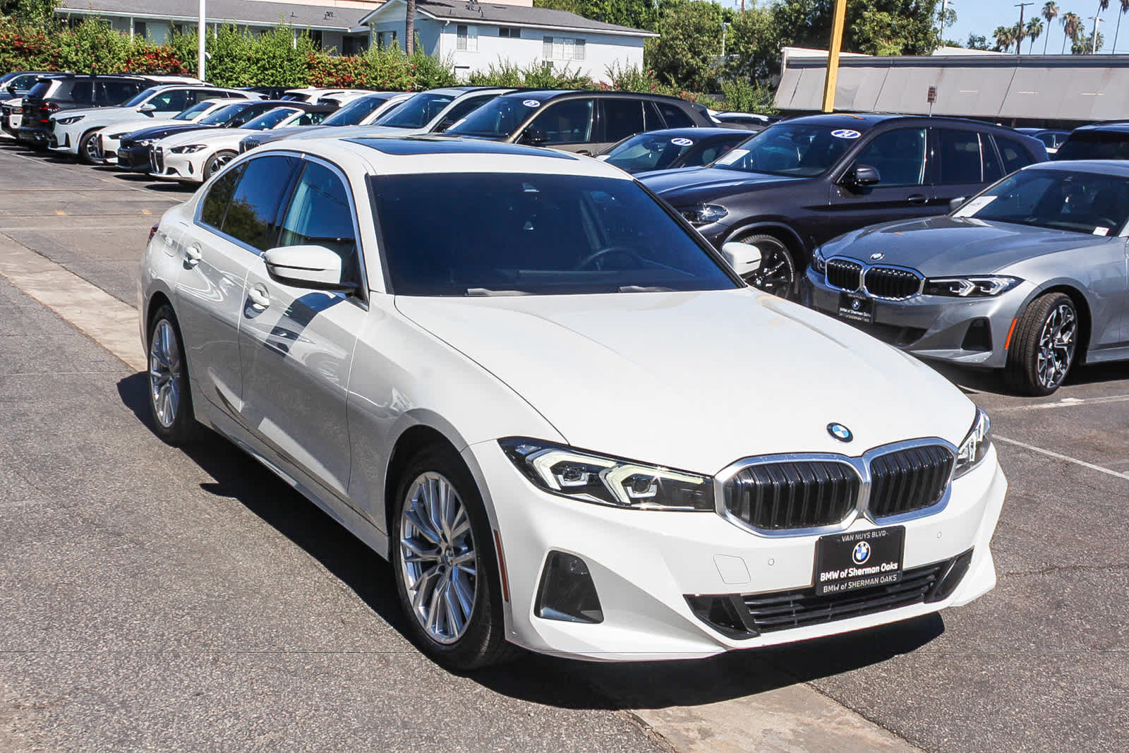 Used 2024 BMW 330i Sedan w/ Premium Package RWD image 5