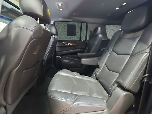 Used 2020 Cadillac Escalade ESV Luxury AWD/4WD image 13