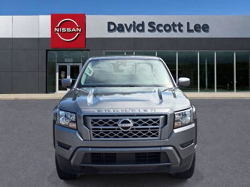 Used 2024 Nissan Frontier SV w/ Technology Package RWD image 2
