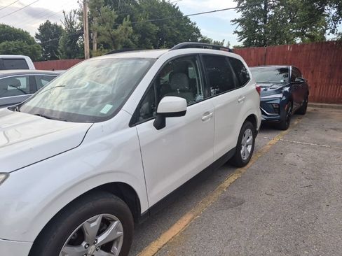 Used 2015 Subaru Forester 2.5i Premium AWD/4WD image 4