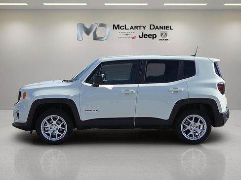 Used 2023 Jeep Renegade Latitude image 3