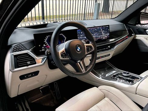 Used 2025 BMW X5 M60i w/ Executive Package image 17