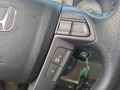 Used 2010 Honda Pilot Touring image 24