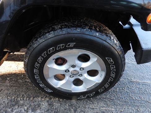 Used 2014 Jeep Wrangler Unlimited Sahara w/ Connectivity Group image 17