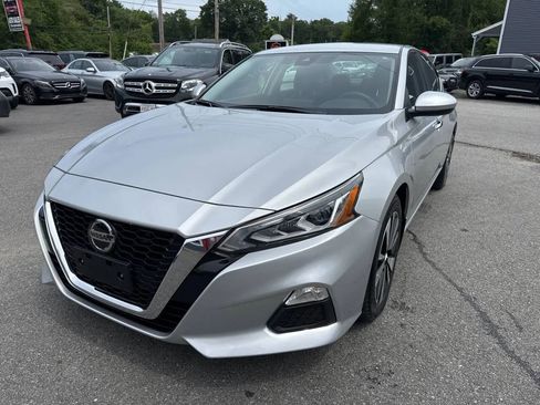 Used 2022 Nissan Altima 2.5 SV image 2