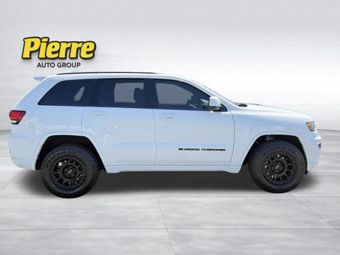 Used 2022 Jeep Grand Cherokee Laredo X AWD/4WD image 3