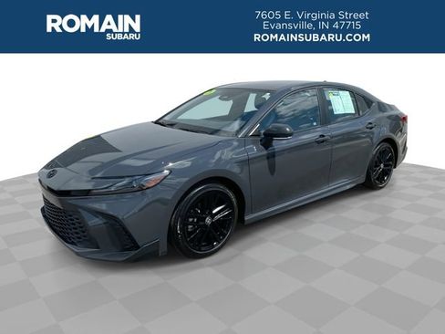 Used 2025 Toyota Camry SE FWD image 1