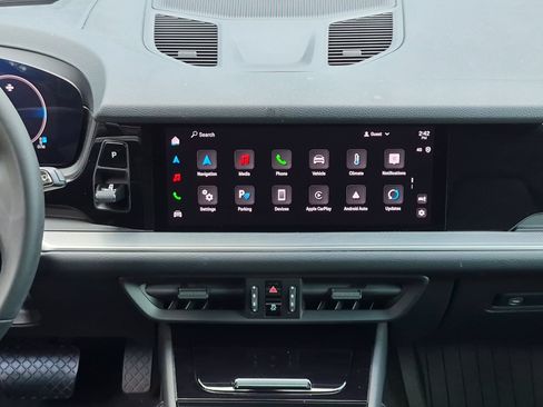 Certified 2025 Porsche Cayenne AWD/4WD image 12