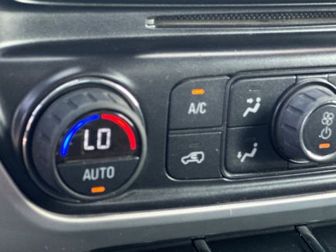 Used 2015 GMC Sierra 1500 SLE w/ SLE Value Package image 28