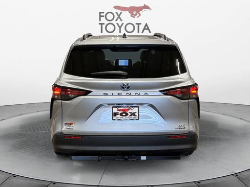 Used 2022 Toyota Sienna XLE w/ XLE Plus Package image 5