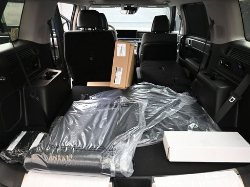 New 2026 Hyundai Santa Fe Limited AWD/4WD image 17