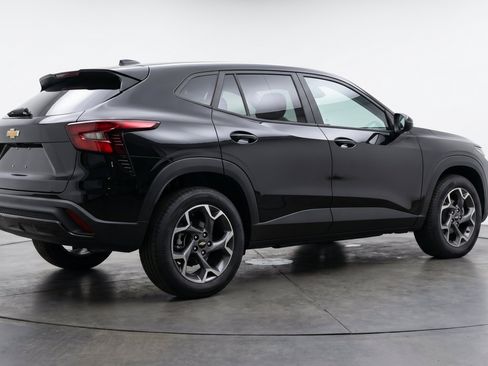 Used 2025 Chevrolet Trax LT FWD image 9