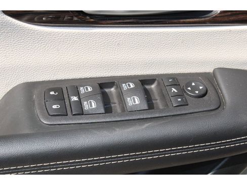 Used 2023 Chrysler Pacifica Limited image 21