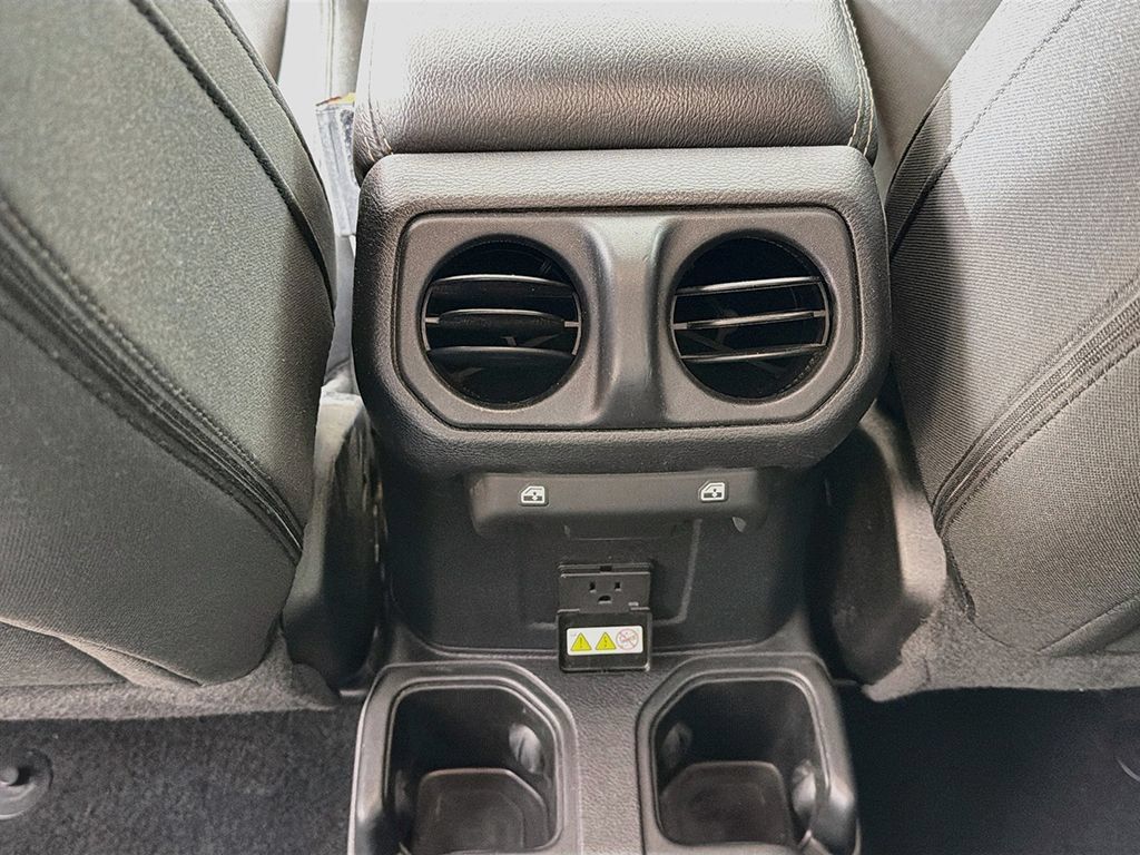 Used 2021 Jeep Wrangler Unlimited Sahara w/ Uconnect 4C Nav & Sound Group AWD/4WD image 27