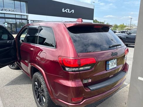 Used 2018 Jeep Grand Cherokee Altitude AWD/4WD image 7