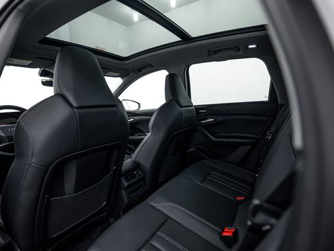 Certified 2025 Audi Q6 e-tron Premium Plus image 19