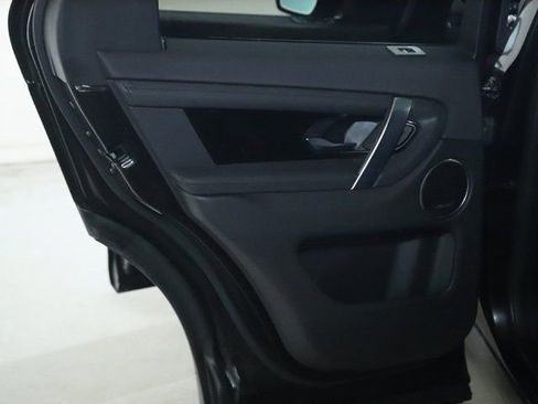 Used 2020 Land Rover Discovery Sport SE image 33