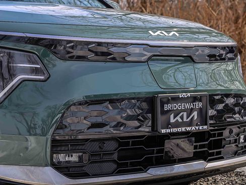 Certified 2024 Kia Niro Wave image 27