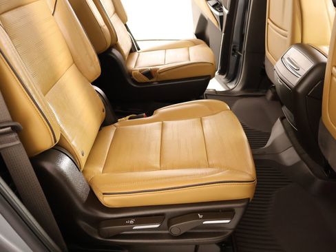 Used 2026 Cadillac Escalade Luxury w/ LPO, Floor Liner Package image 17