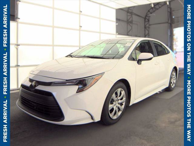 Certified 2025 Toyota Corolla LE FWD image 1