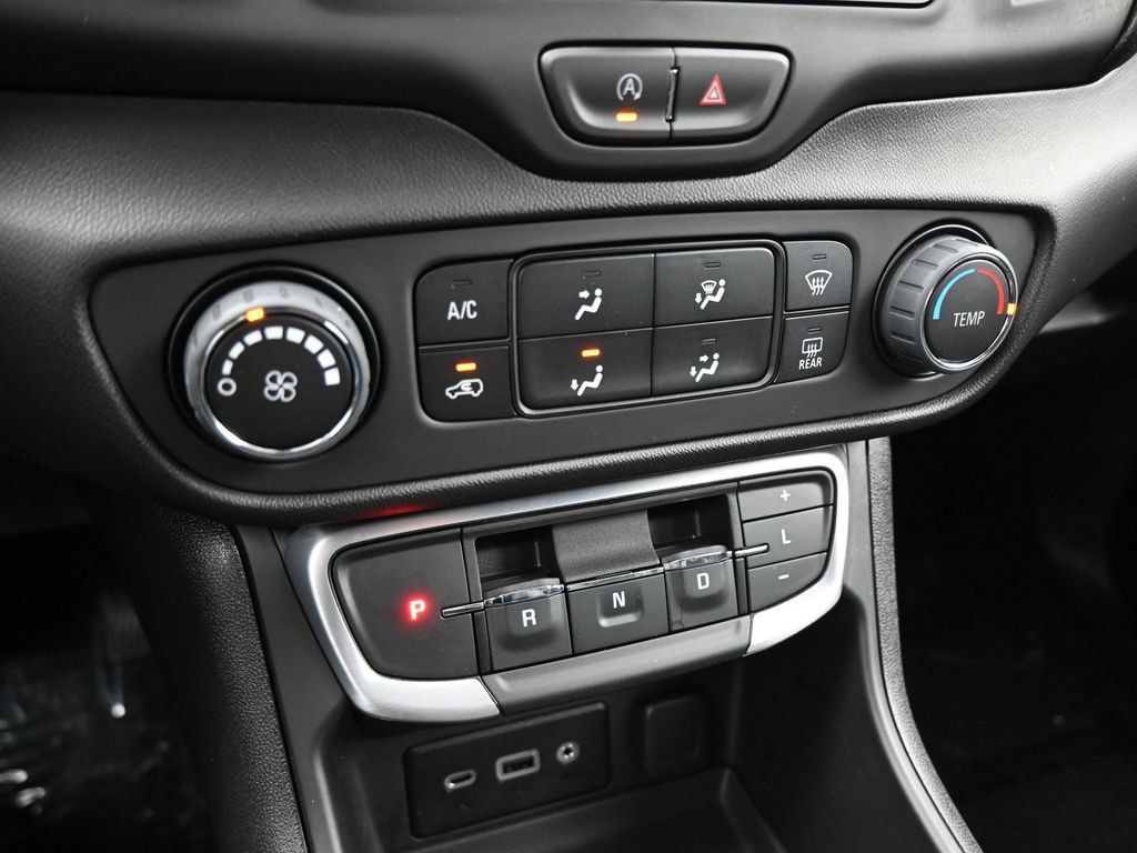 Used 2024 GMC Terrain SLE AWD/4WD image 17