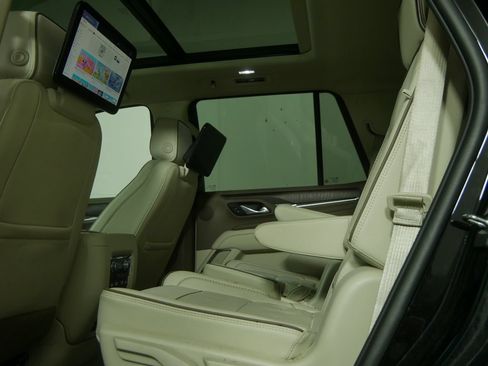 Used 2024 GMC Yukon Denali w/ Advanced Technology Package AWD/4WD image 21