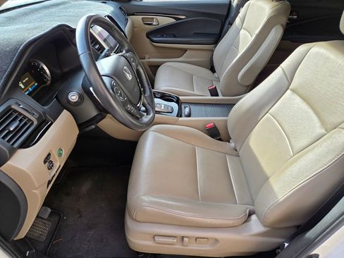 Used 2017 Honda Pilot Touring image 6