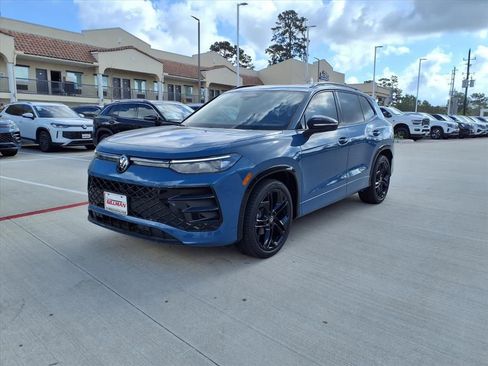 New 2026 Volkswagen Tiguan SE R-Line image 2