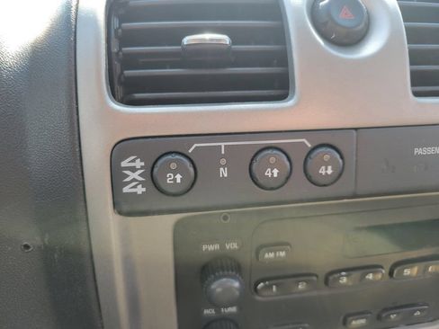 Used 2012 Chevrolet Colorado LT AWD/4WD image 23