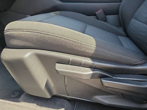 Used 2025 Chevrolet Equinox LT FWD image 11