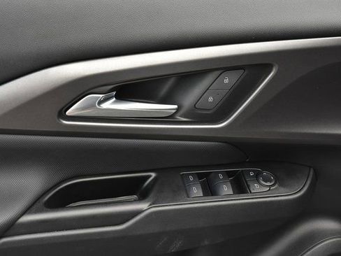 Used 2025 Chevrolet Equinox EV LT image 12