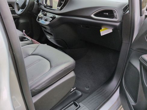 New 2026 Chrysler Voyager LX image 22