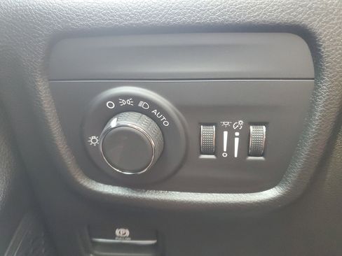 New 2025 Jeep Grand Cherokee Altitude image 22