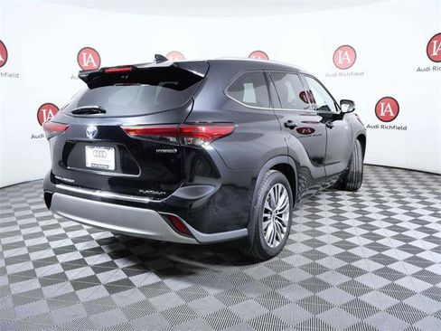 Used 2020 Toyota Highlander Platinum image 8