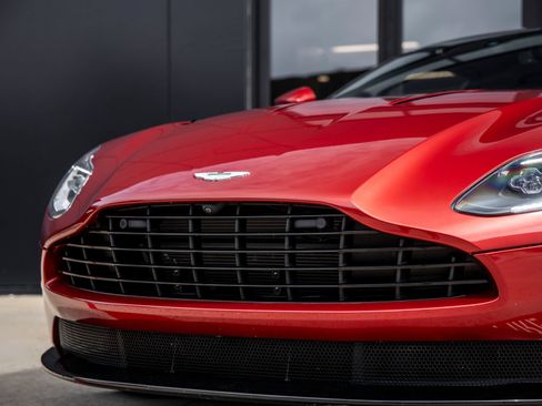 Used 2017 Aston Martin DB11 V12 RWD image 16